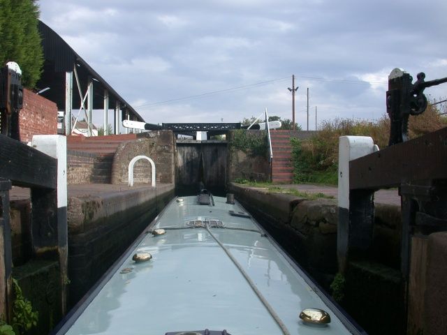 Left the Severn, heading into Stourport Basin