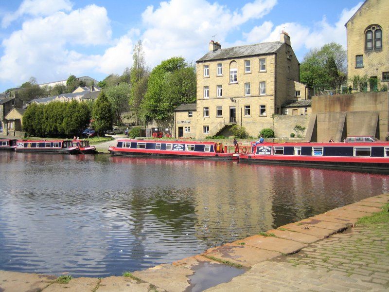 Waiting for the taxi in Sowerby Bridge