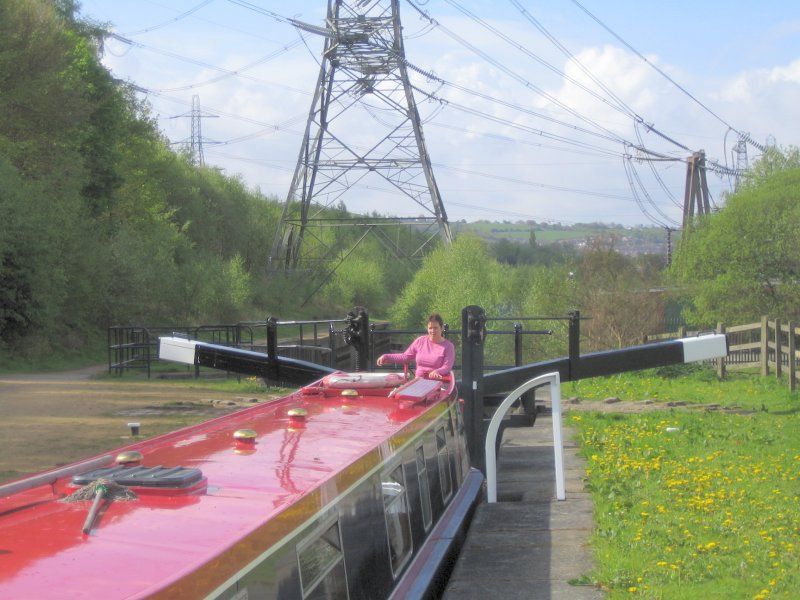 Lock 8W under pylon