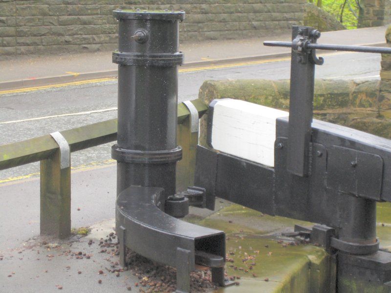 Short balance beam at Lock 21W