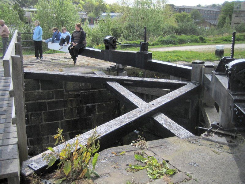 Reinforcements at Sowerby Lock 2