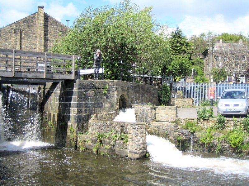 Bywash at Sowerby Lock 2 when Tuel Lane empties