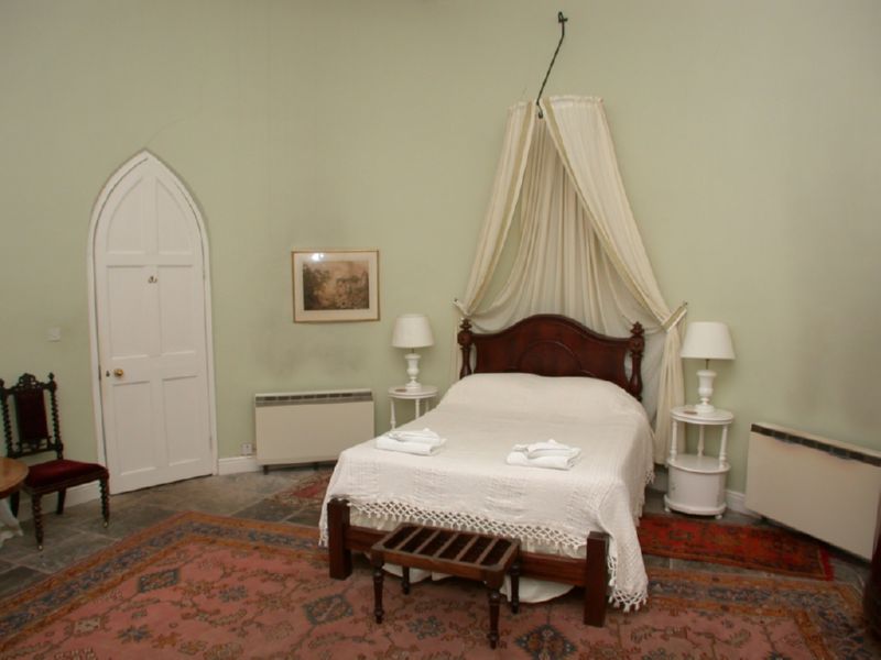 The round double bedroom