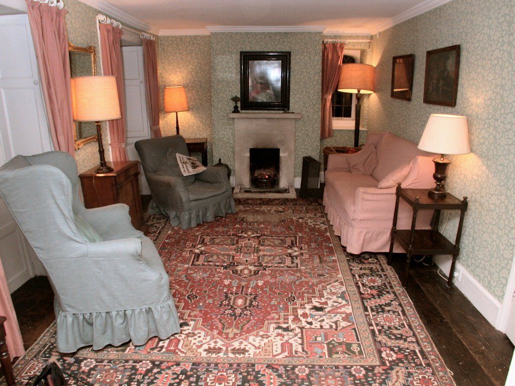 The main lounge with good fire