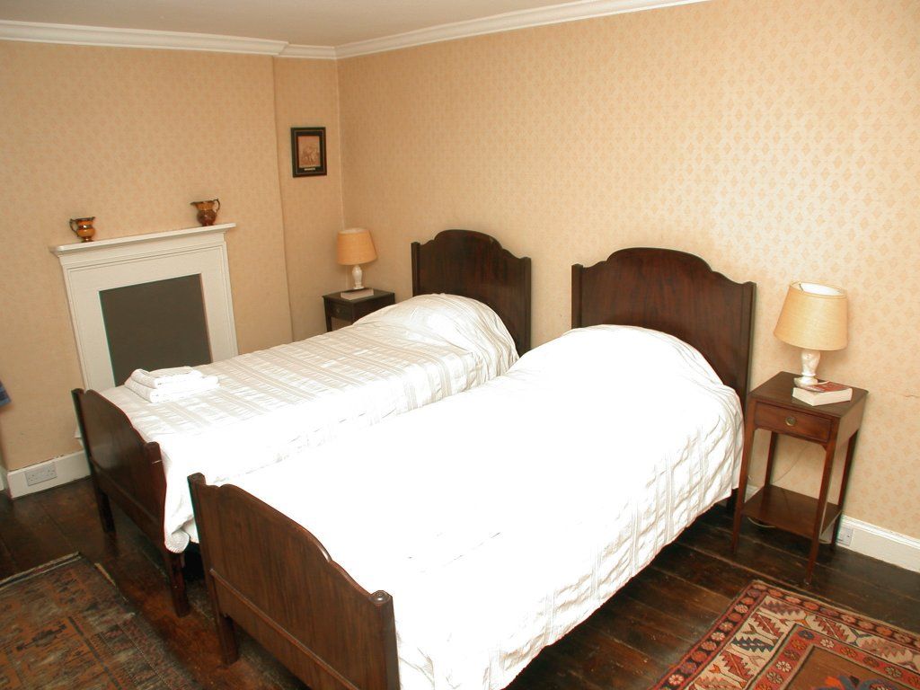 Twin bedroom