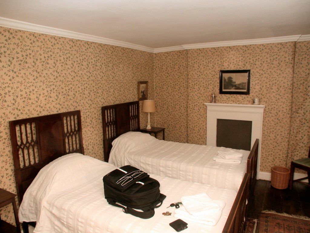 Twin bedroom